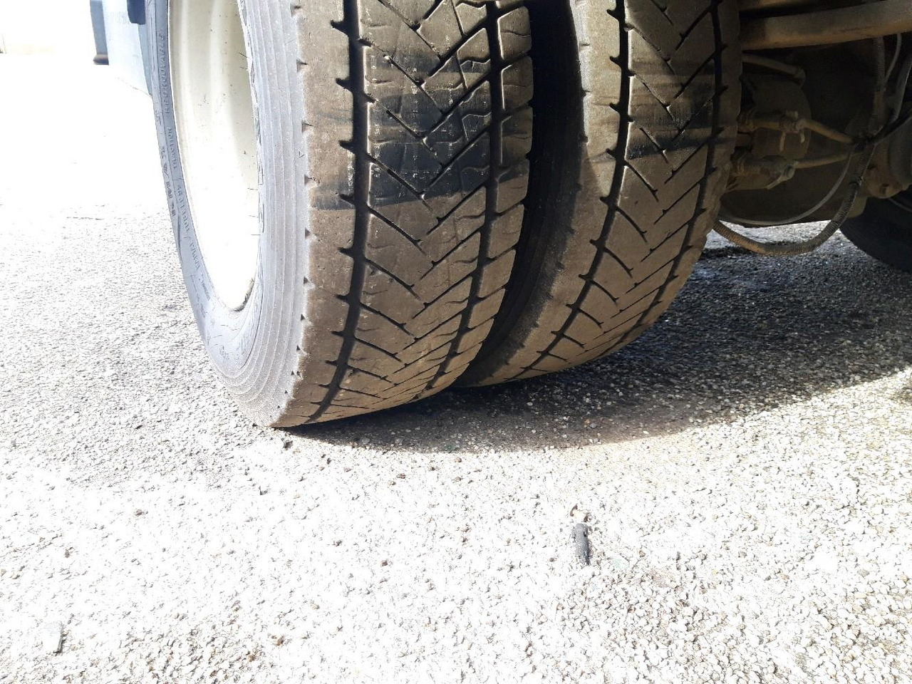 Φορτηγό βυτιοφόρο RENAULT MIDLUM CITERNE 7500: φωτογραφία 16 Φορτηγό βυτιοφόρο RENAULT MIDLUM CITERNE 7500: φωτογραφία 16