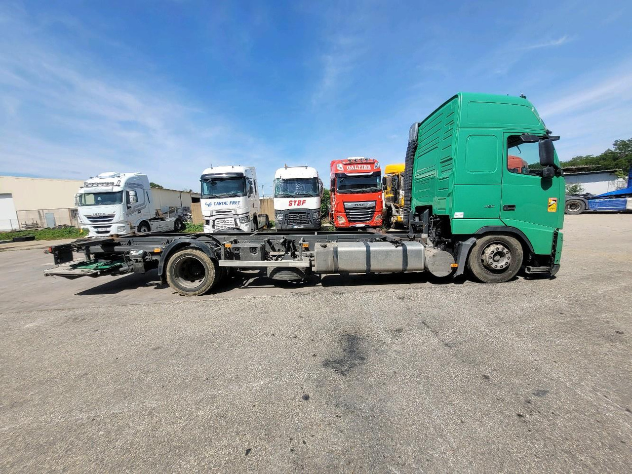 VOLVO FH12 420 GLOBETROTTER - Φορτηγό μεταφοράς εμπορευματοκιβωτίων/ Κινητό αμάξωμα: φωτογραφία 3 VOLVO FH12 420 GLOBETROTTER - Φορτηγό μεταφοράς εμπορευματοκιβωτίων/ Κινητό αμάξωμα: φωτογραφία 3
