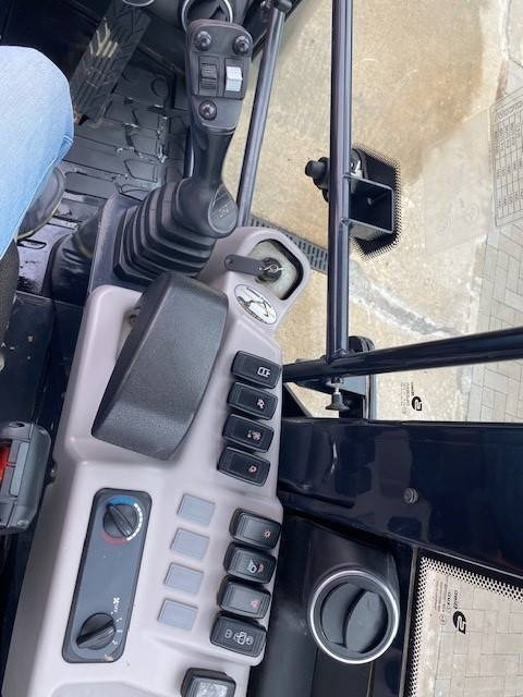 Ελαστιχοφόρος φορτωτής Kubota R 065: φωτογραφία 21