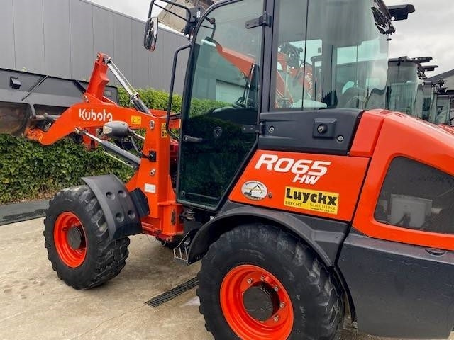 Ελαστιχοφόρος φορτωτής Kubota R 065: φωτογραφία 12