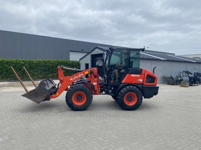 Kubota R 070 - Ελαστιχοφόρος φορτωτής: φωτογραφία 2 Kubota R 070 - Ελαστιχοφόρος φορτωτής: φωτογραφία 2