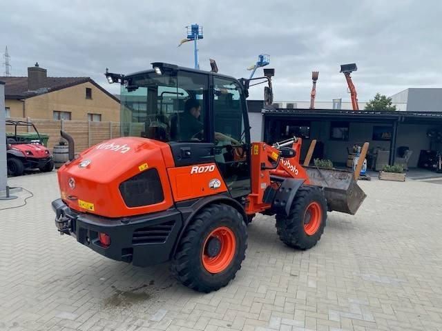 Kubota R 070 - Ελαστιχοφόρος φορτωτής: φωτογραφία 1 Kubota R 070 - Ελαστιχοφόρος φορτωτής: φωτογραφία 1