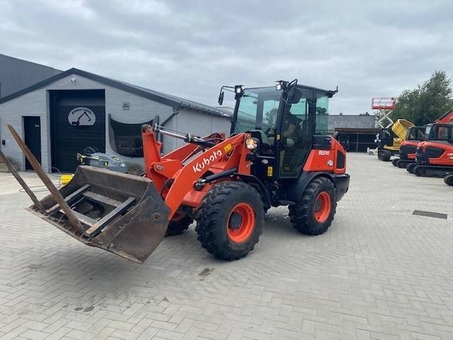 Kubota R 070 - Ελαστιχοφόρος φορτωτής: φωτογραφία 4 Kubota R 070 - Ελαστιχοφόρος φορτωτής: φωτογραφία 4