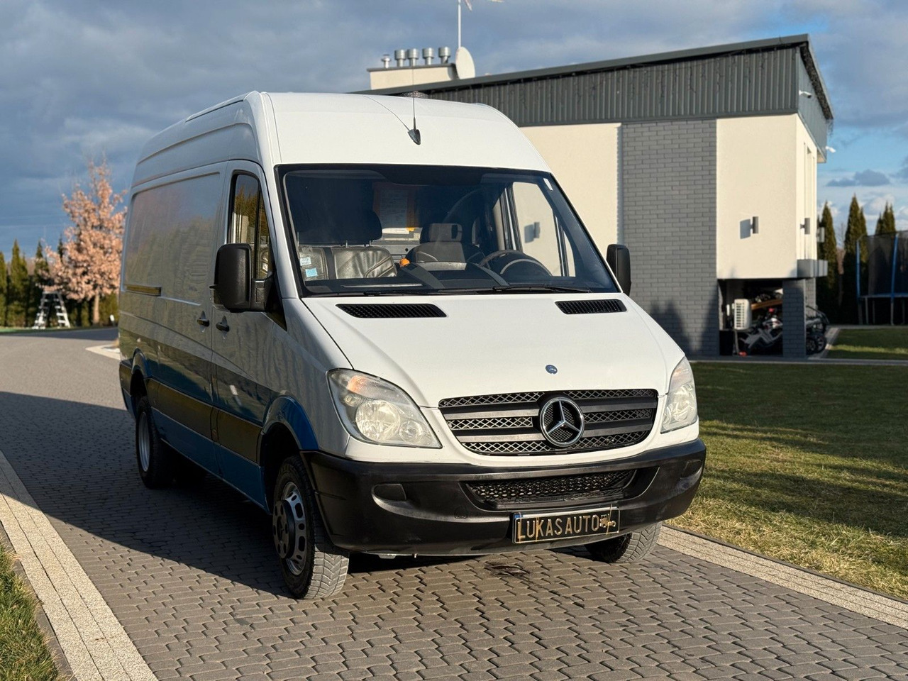 Mercedes-Benz SPRINTER 516 3,5 T FURGON - Βαν: φωτογραφία 3 Mercedes-Benz SPRINTER 516 3,5 T FURGON - Βαν: φωτογραφία 3