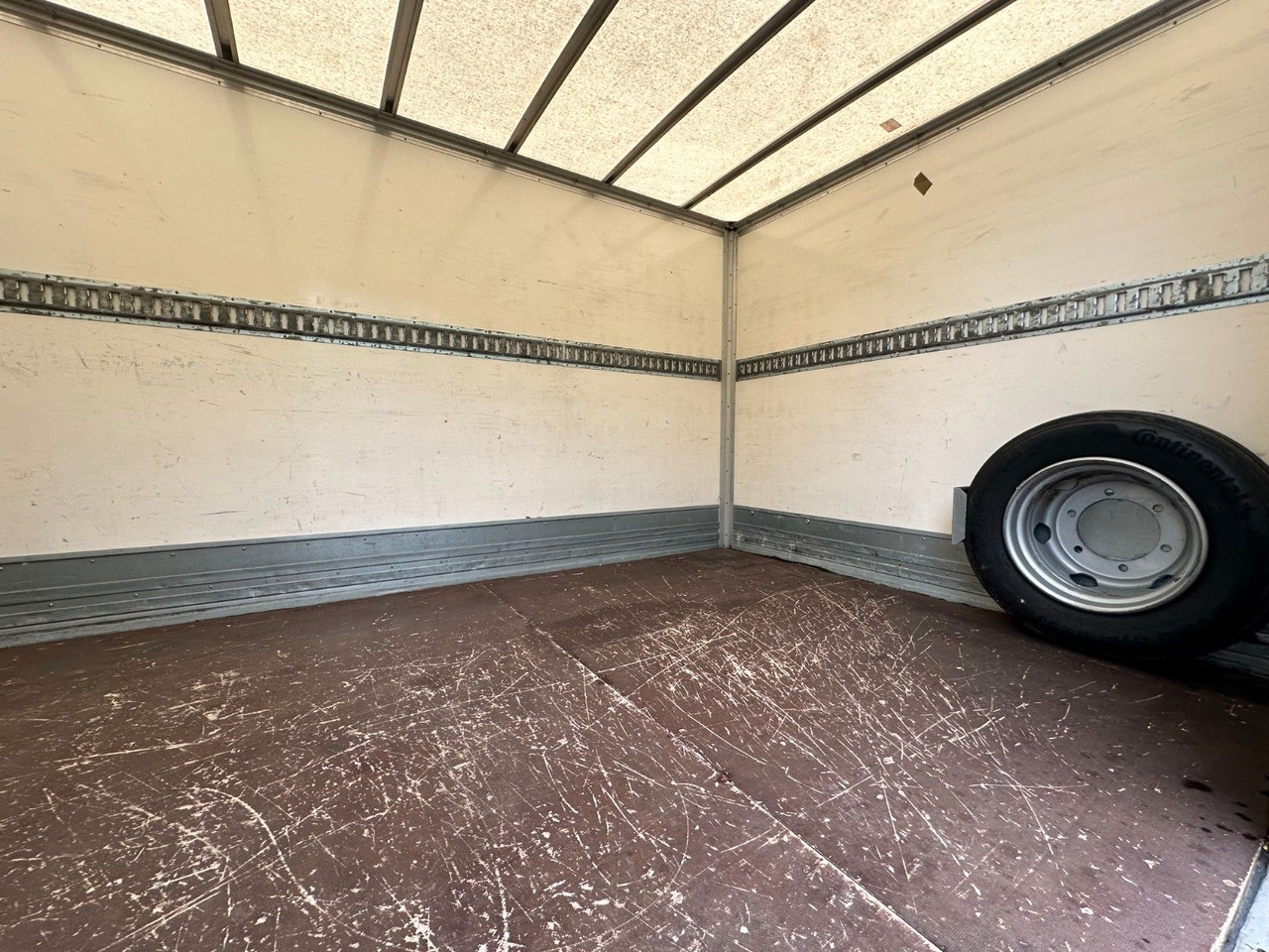 Φορτηγό κόφα Renault D 7.5 LIFT 7,5 T AUTOMATIC GEARBOX CAMERA: φωτογραφία 10