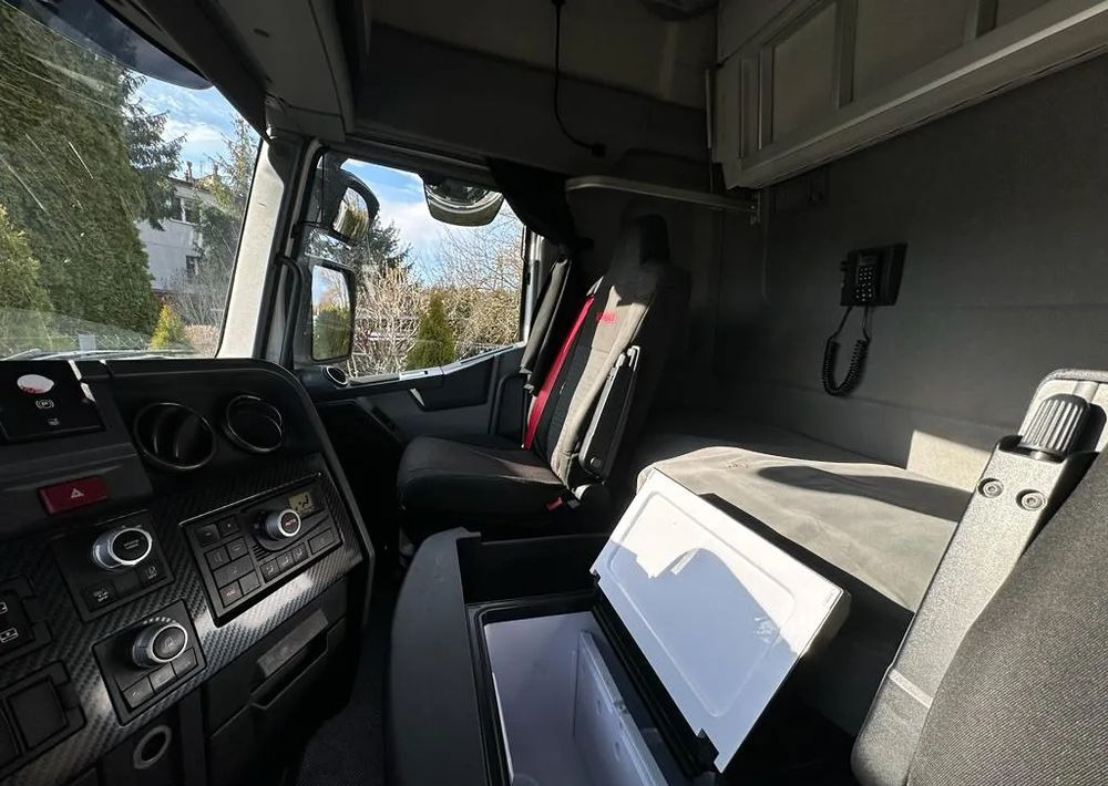 Renault T 520 HIGH - Τράκτορας: φωτογραφία 4 Renault T 520 HIGH - Τράκτορας: φωτογραφία 4