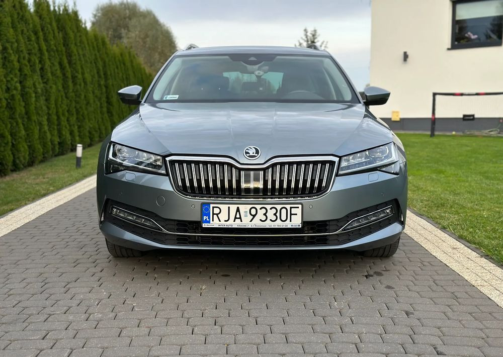 Skoda Superb 2.0 TDI SCR Style DSG - Station wagon: φωτογραφία 2 Skoda Superb 2.0 TDI SCR Style DSG - Station wagon: φωτογραφία 2