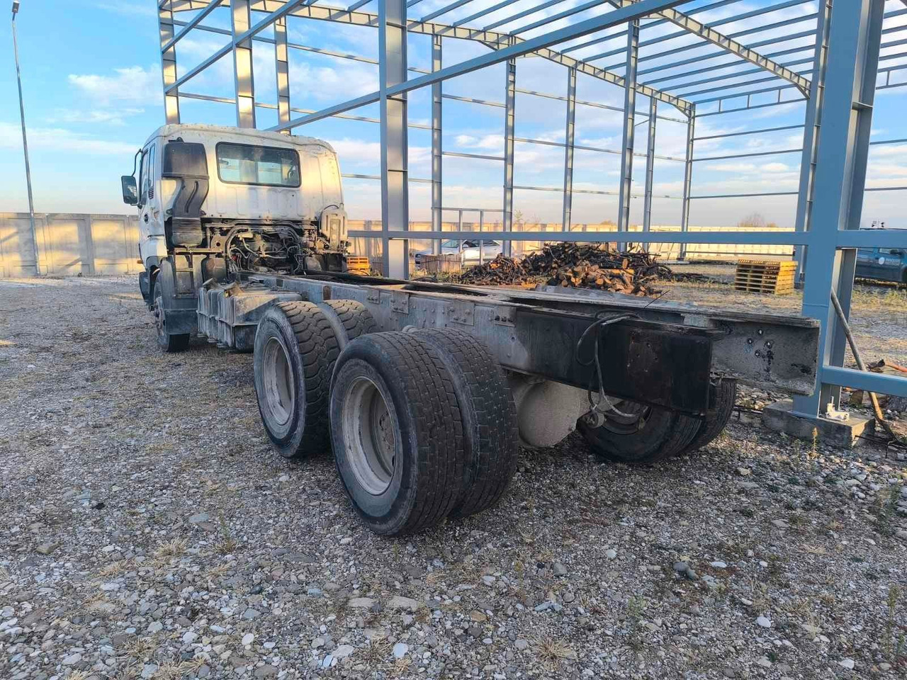 Isuzu 2.8 CXZ 81 - Φορτηγό σασί: φωτογραφία 4 Isuzu 2.8 CXZ 81 - Φορτηγό σασί: φωτογραφία 4