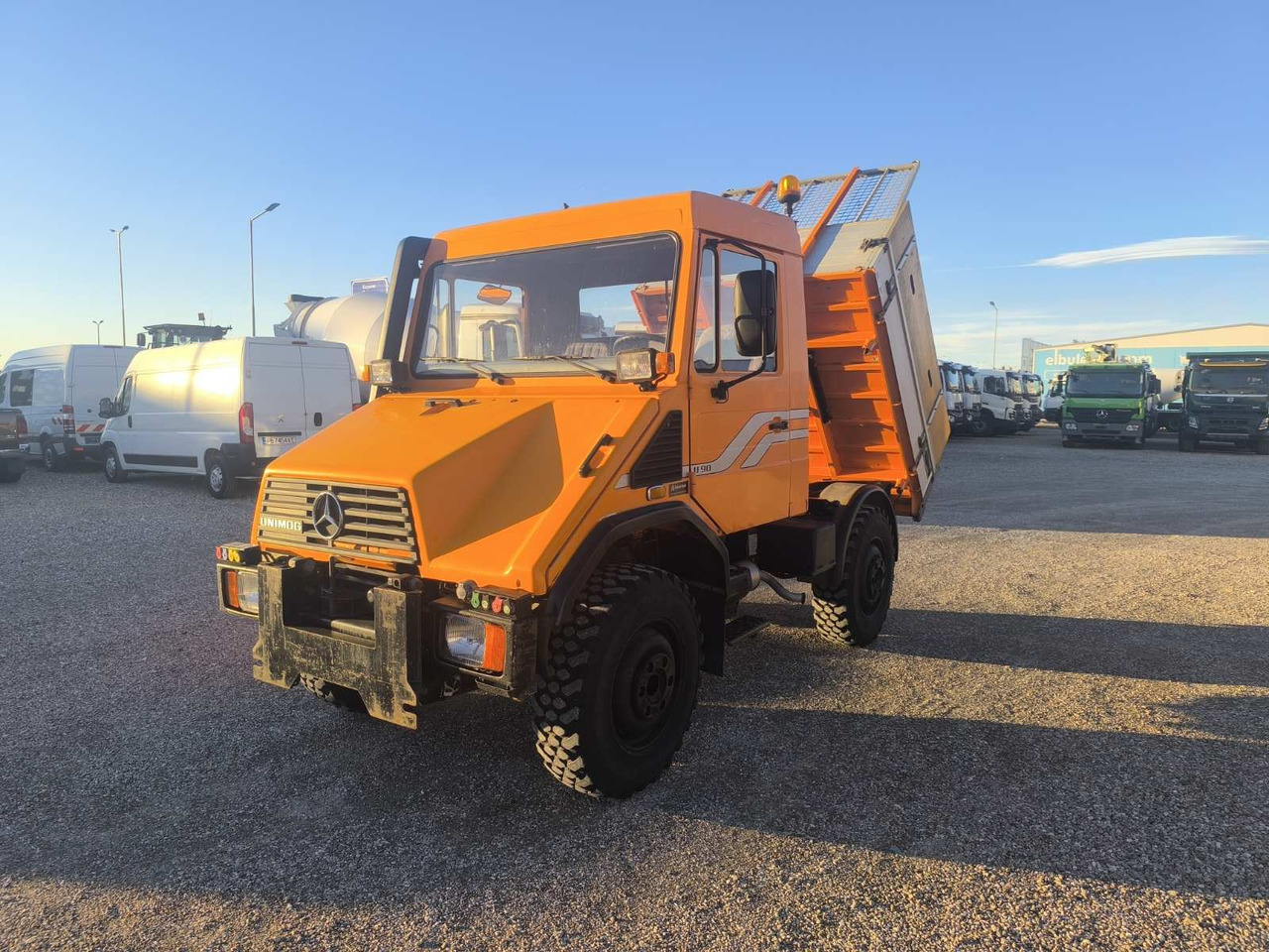 UNIMOG U90 - Φορτηγό ανατρεπόμενο: φωτογραφία 3 UNIMOG U90 - Φορτηγό ανατρεπόμενο: φωτογραφία 3