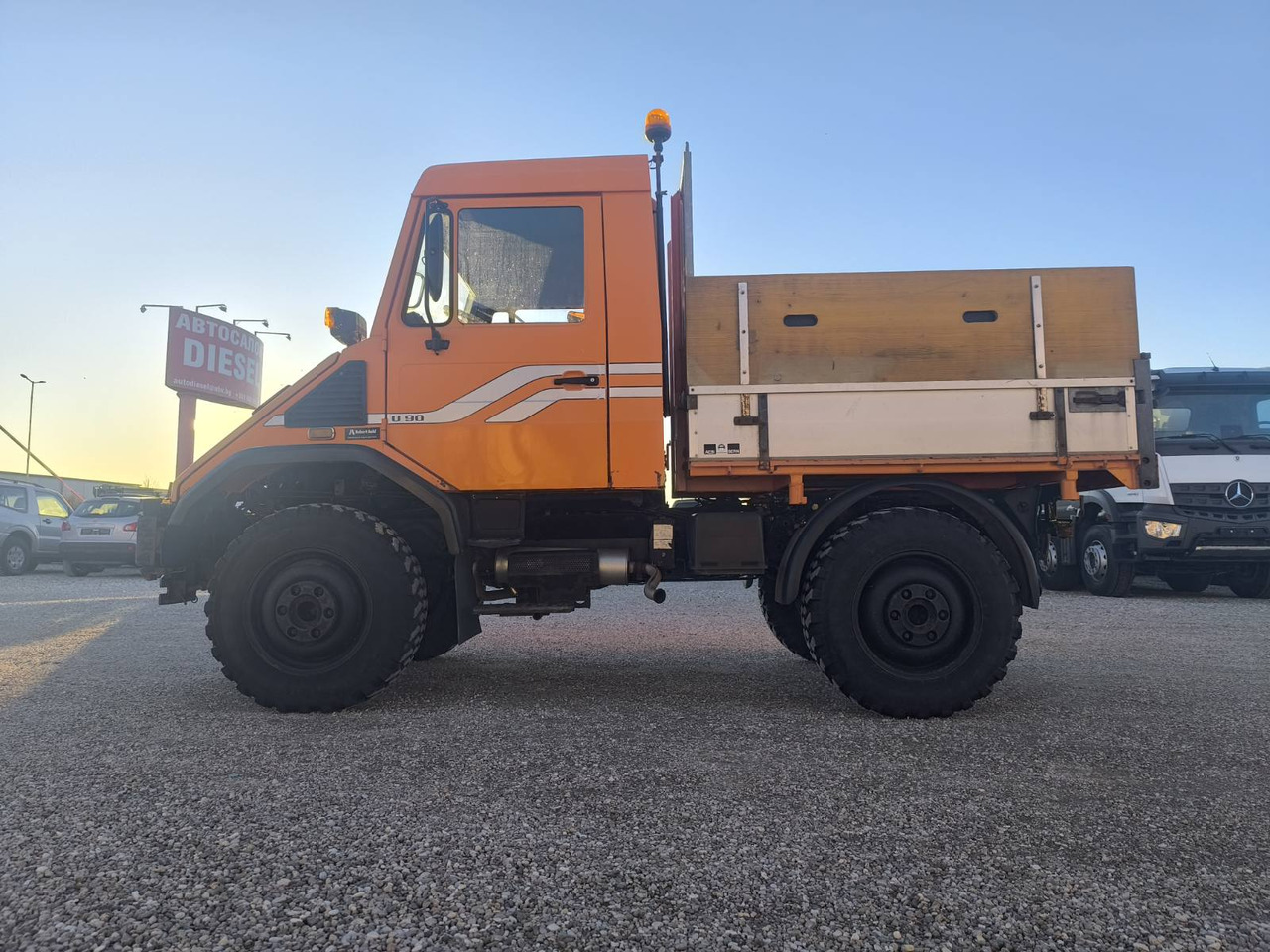 UNIMOG U90 - Φορτηγό ανατρεπόμενο: φωτογραφία 4 UNIMOG U90 - Φορτηγό ανατρεπόμενο: φωτογραφία 4