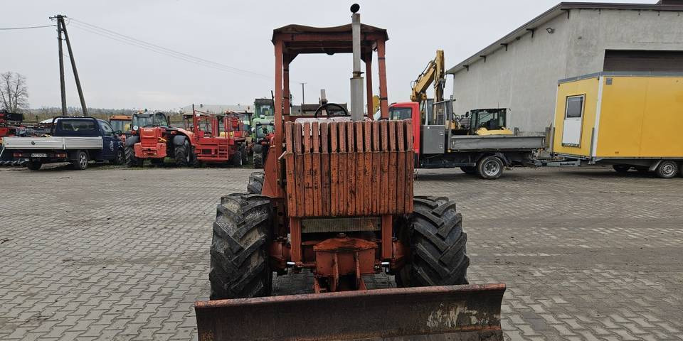 Koparka łańcuchowa Ditch Witch 7610 - Τροχοφόρος εκσκαφέας: φωτογραφία 3 Koparka łańcuchowa Ditch Witch 7610 - Τροχοφόρος εκσκαφέας: φωτογραφία 3