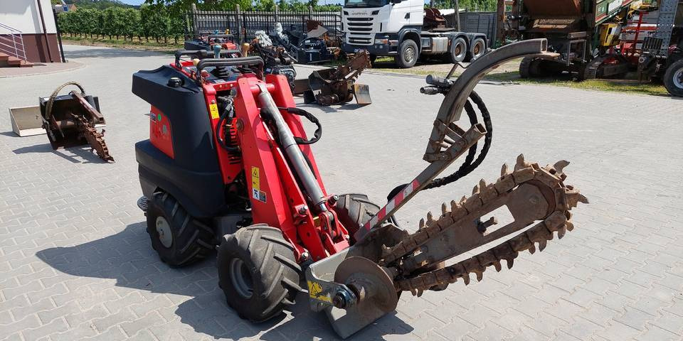 Koparka łańcuchowa miniładowarka Ditch Witch R300 wiertnica - Εκσκαφέας τάφρων: φωτογραφία 4 Koparka łańcuchowa miniładowarka Ditch Witch R300 wiertnica - Εκσκαφέας τάφρων: φωτογραφία 4