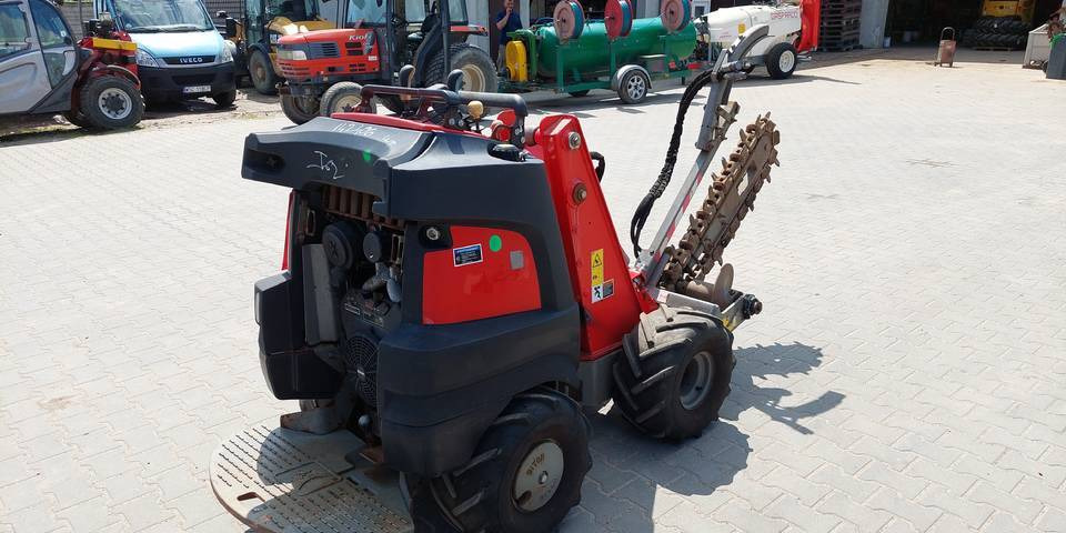 Koparka łańcuchowa miniładowarka Ditch Witch R300 wiertnica - Εκσκαφέας τάφρων: φωτογραφία 3 Koparka łańcuchowa miniładowarka Ditch Witch R300 wiertnica - Εκσκαφέας τάφρων: φωτογραφία 3