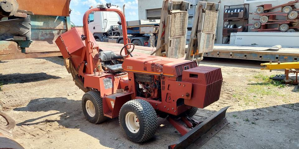 Koparka tarczowa Ditch Witch 3700DD łańcuchowa - Εκσκαφέας τάφρων: φωτογραφία 3 Koparka tarczowa Ditch Witch 3700DD łańcuchowa - Εκσκαφέας τάφρων: φωτογραφία 3