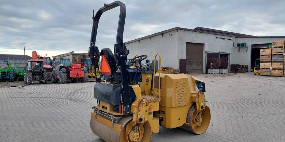 Walec Caterpillar CB24 2700 kg CAT - Οδοστρωτήρας: φωτογραφία 5 Walec Caterpillar CB24 2700 kg CAT - Οδοστρωτήρας: φωτογραφία 5