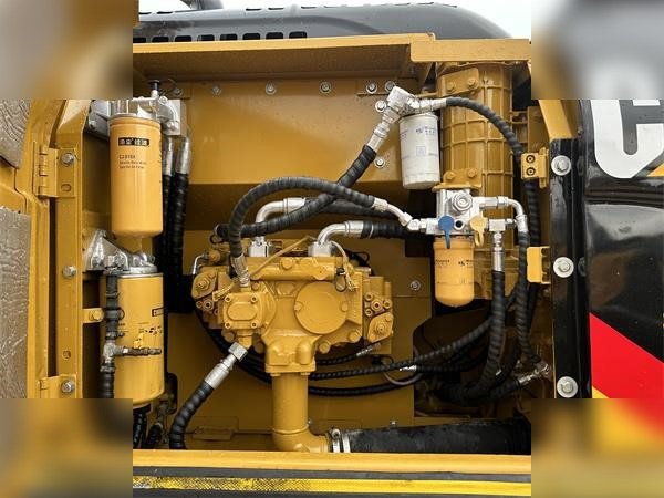 CATERPILLAR 320D2 - Ερπυστριοφόρος εκσκαφέας: φωτογραφία 3 CATERPILLAR 320D2 - Ερπυστριοφόρος εκσκαφέας: φωτογραφία 3
