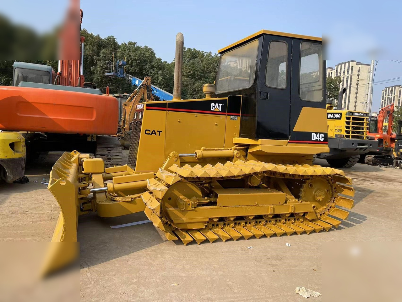 CATERPILLAR D4C - Μπουλντόζα: φωτογραφία 1 CATERPILLAR D4C - Μπουλντόζα: φωτογραφία 1