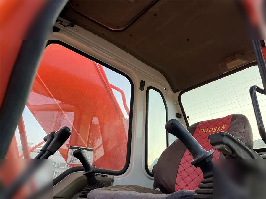 DOOSAN DH300 LC-7 - Ερπυστριοφόρος εκσκαφέας: φωτογραφία 4 DOOSAN DH300 LC-7 - Ερπυστριοφόρος εκσκαφέας: φωτογραφία 4