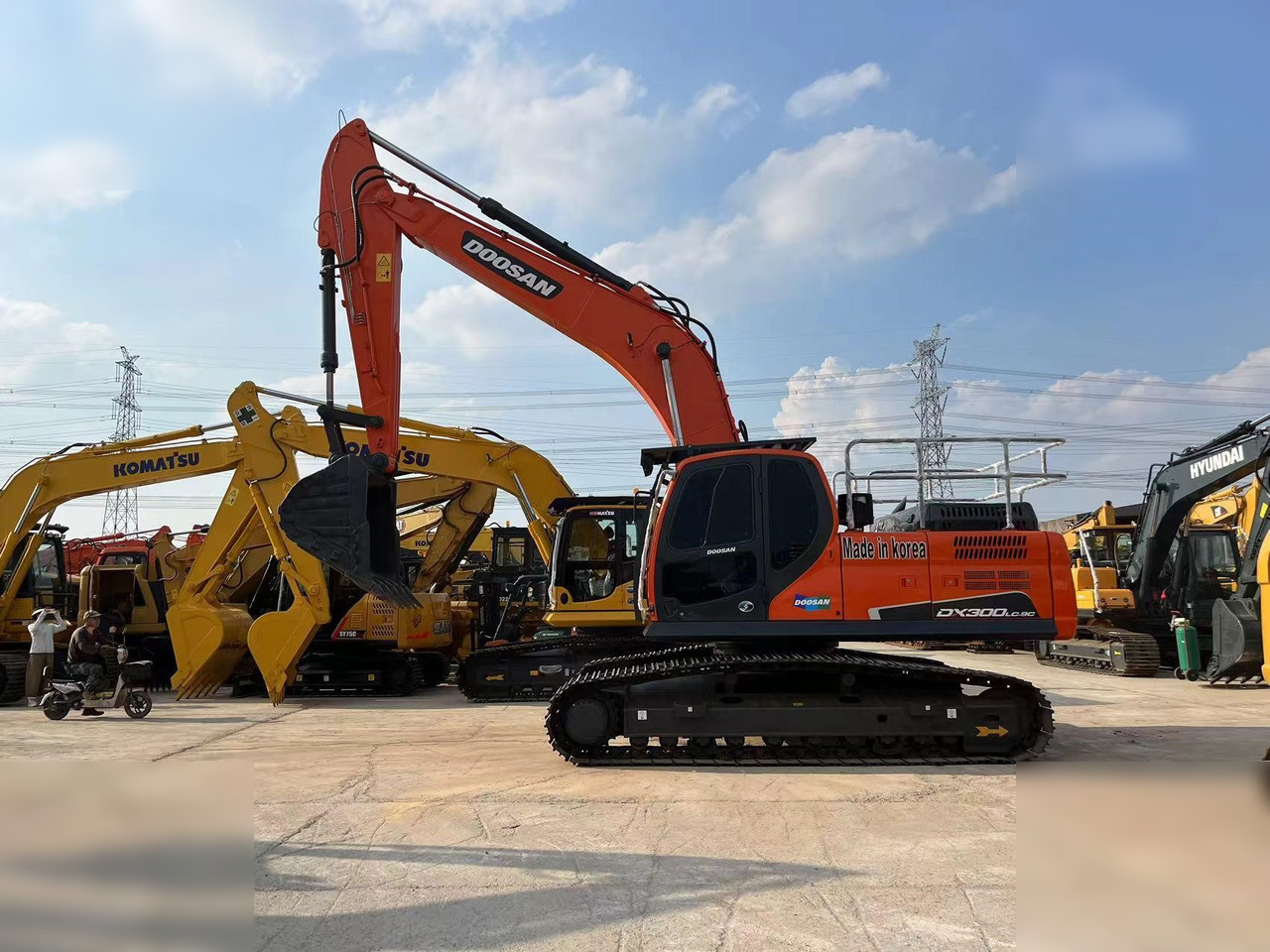 DOOSAN DX300 LCA - Ερπυστριοφόρος εκσκαφέας: φωτογραφία 1 DOOSAN DX300 LCA - Ερπυστριοφόρος εκσκαφέας: φωτογραφία 1