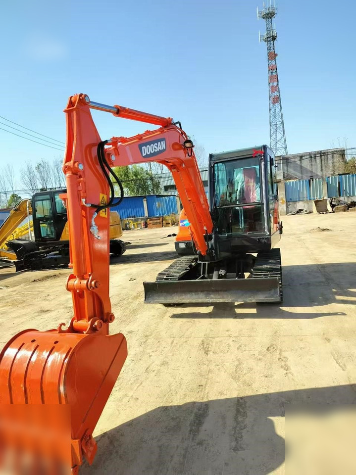 DOOSAN DX60-9C - Ερπυστριοφόρος εκσκαφέας: φωτογραφία 4 DOOSAN DX60-9C - Ερπυστριοφόρος εκσκαφέας: φωτογραφία 4