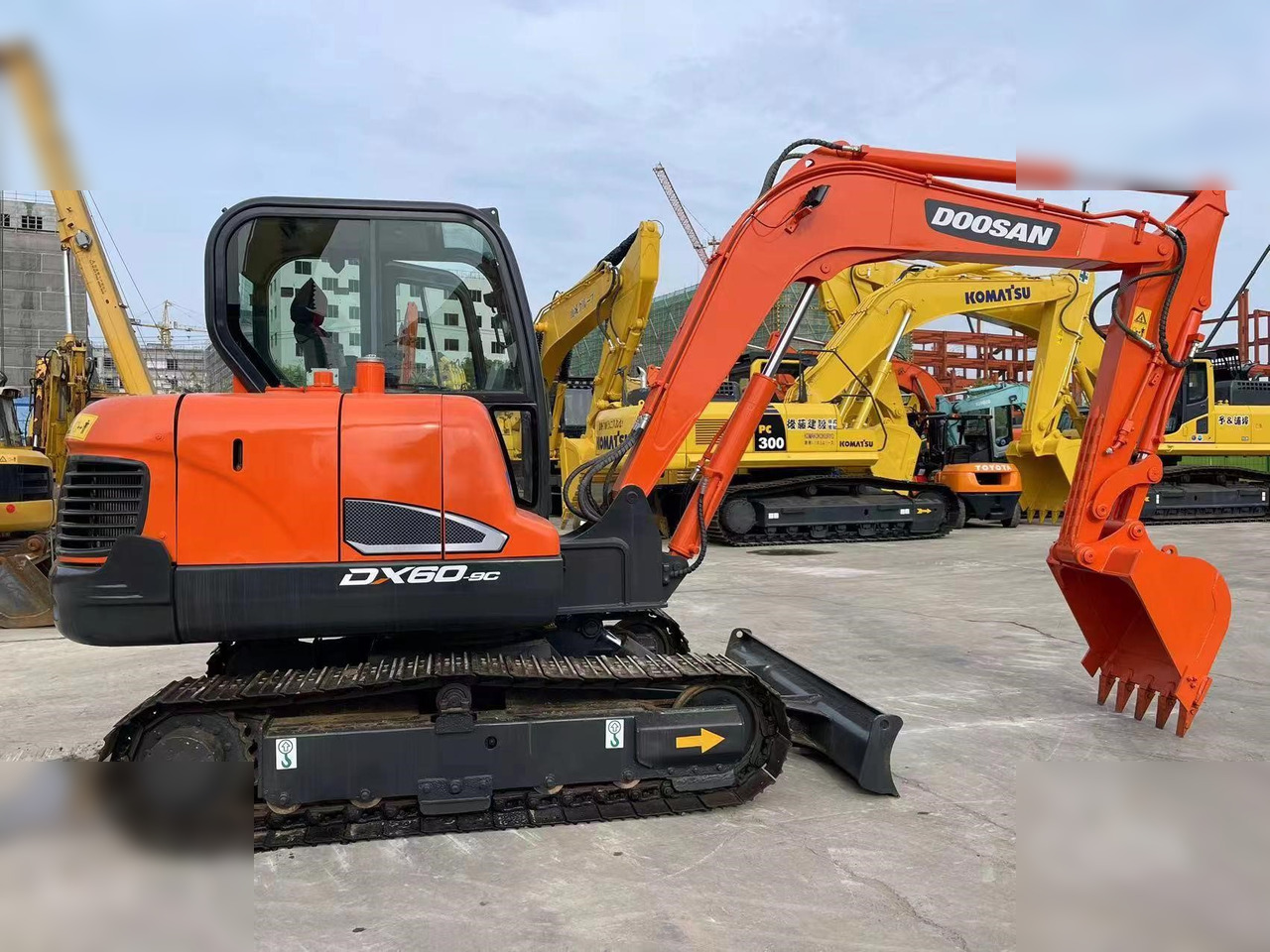 DOOSAN DX60-9C - Ερπυστριοφόρος εκσκαφέας: φωτογραφία 1 DOOSAN DX60-9C - Ερπυστριοφόρος εκσκαφέας: φωτογραφία 1