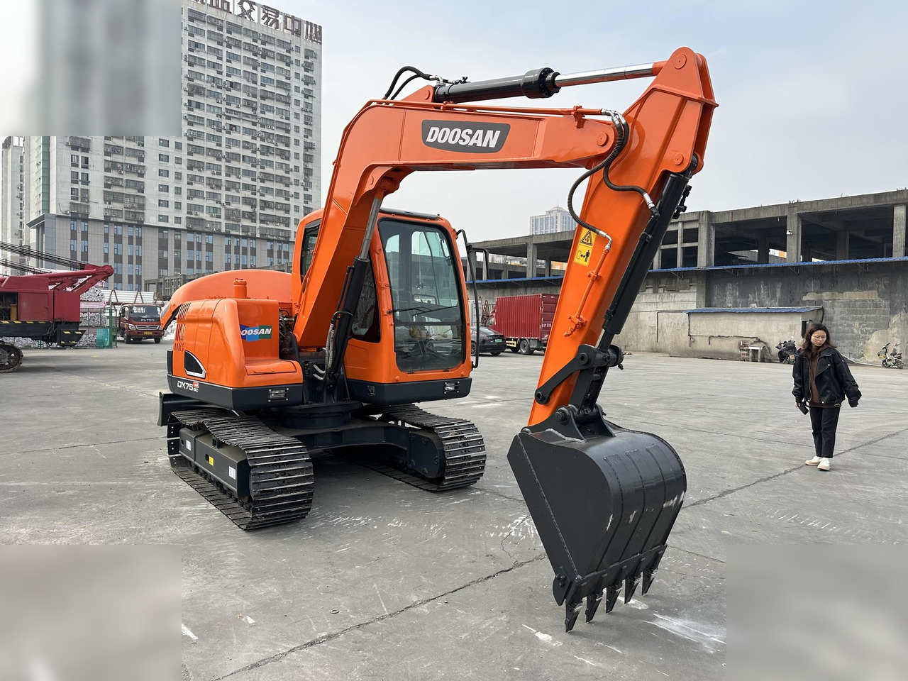 DOOSAN DX75-9CN - Ερπυστριοφόρος εκσκαφέας: φωτογραφία 3 DOOSAN DX75-9CN - Ερπυστριοφόρος εκσκαφέας: φωτογραφία 3
