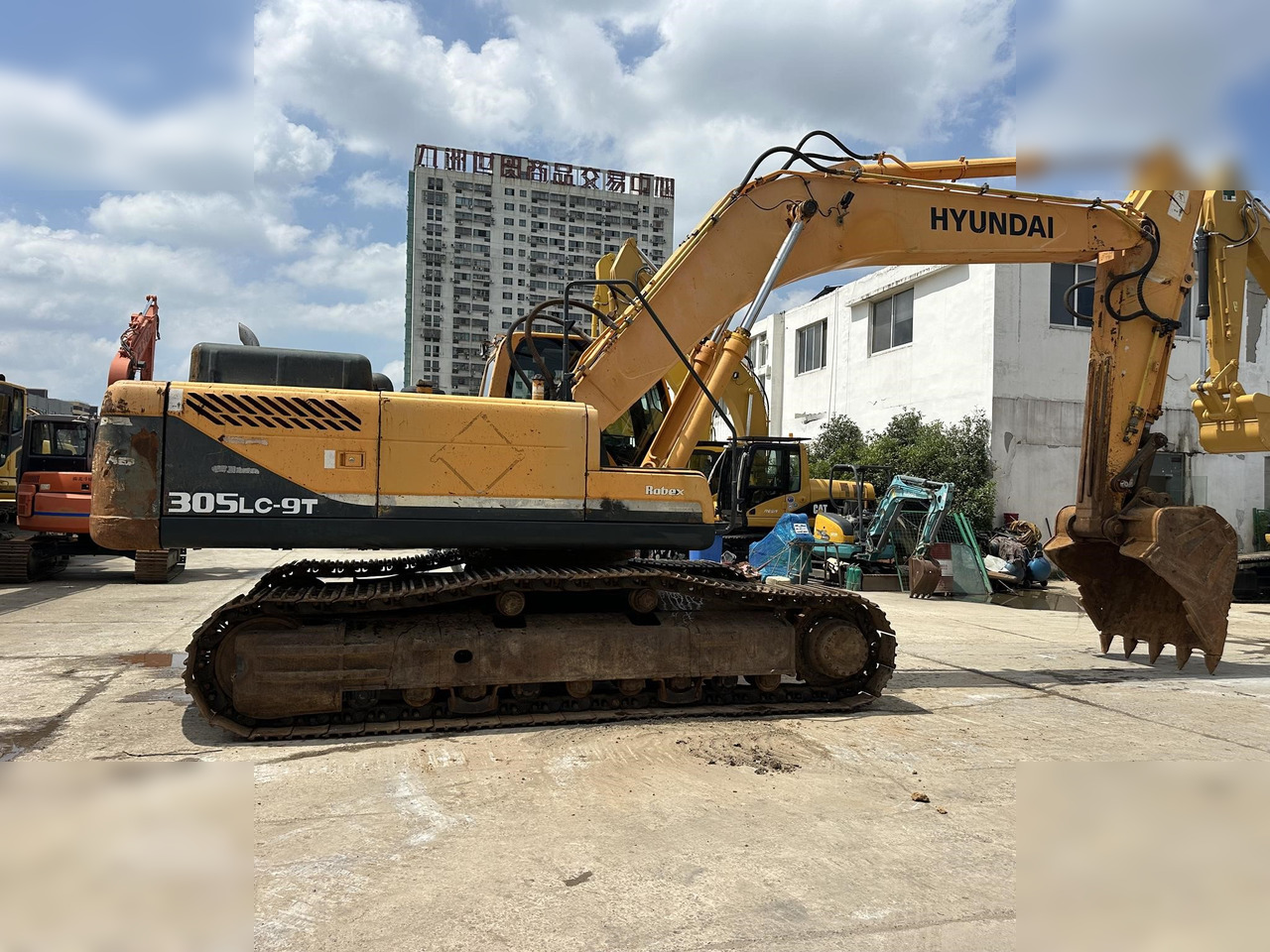 HYUNDAI ROBEX 305 LC-9T - Ερπυστριοφόρος εκσκαφέας: φωτογραφία 1 HYUNDAI ROBEX 305 LC-9T - Ερπυστριοφόρος εκσκαφέας: φωτογραφία 1