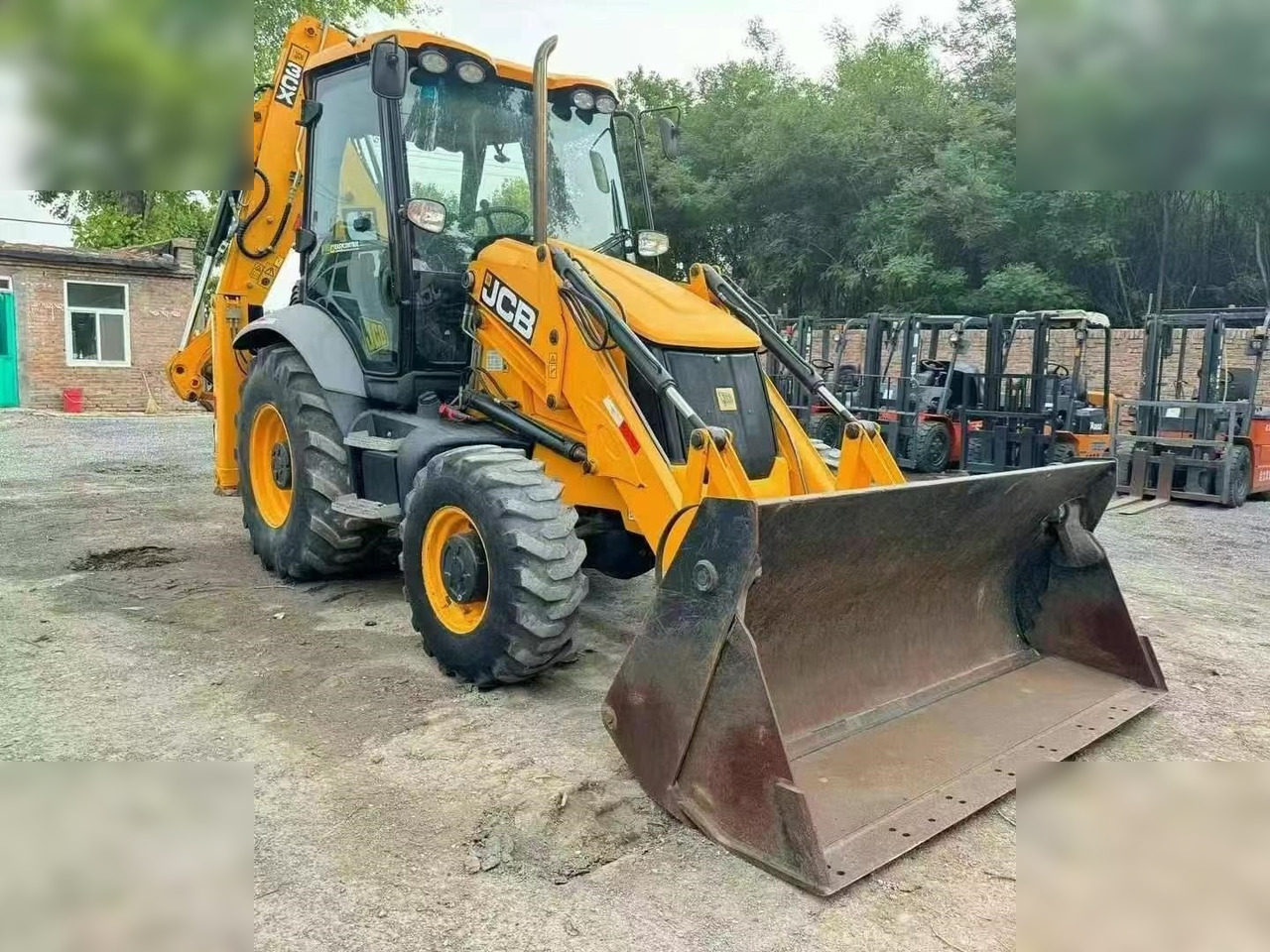 JCB 3CX - Φορτωτής εκσκαφέας: φωτογραφία 1 JCB 3CX - Φορτωτής εκσκαφέας: φωτογραφία 1