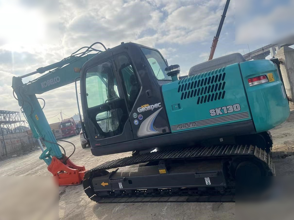KOBELCO SK130-8 - Ερπυστριοφόρος εκσκαφέας: φωτογραφία 2 KOBELCO SK130-8 - Ερπυστριοφόρος εκσκαφέας: φωτογραφία 2