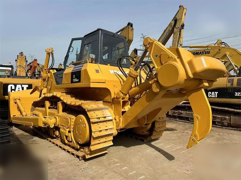 KOMATSU D155A-5 - Μπουλντόζα: φωτογραφία 2 KOMATSU D155A-5 - Μπουλντόζα: φωτογραφία 2