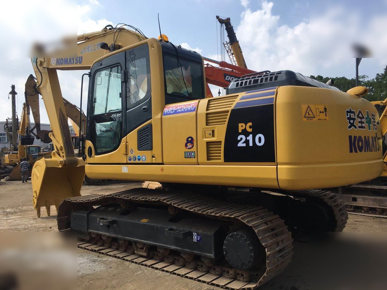 KOMATSU PC210-8N1 - Ερπυστριοφόρος εκσκαφέας: φωτογραφία 5 KOMATSU PC210-8N1 - Ερπυστριοφόρος εκσκαφέας: φωτογραφία 5