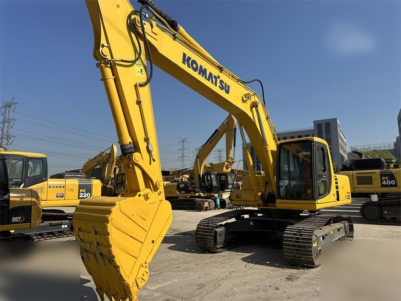 KOMATSU PC220-6 - Ερπυστριοφόρος εκσκαφέας: φωτογραφία 3 KOMATSU PC220-6 - Ερπυστριοφόρος εκσκαφέας: φωτογραφία 3