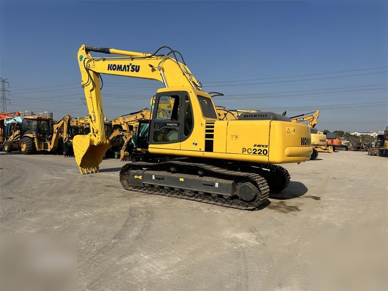 KOMATSU PC220-6 - Ερπυστριοφόρος εκσκαφέας: φωτογραφία 1 KOMATSU PC220-6 - Ερπυστριοφόρος εκσκαφέας: φωτογραφία 1