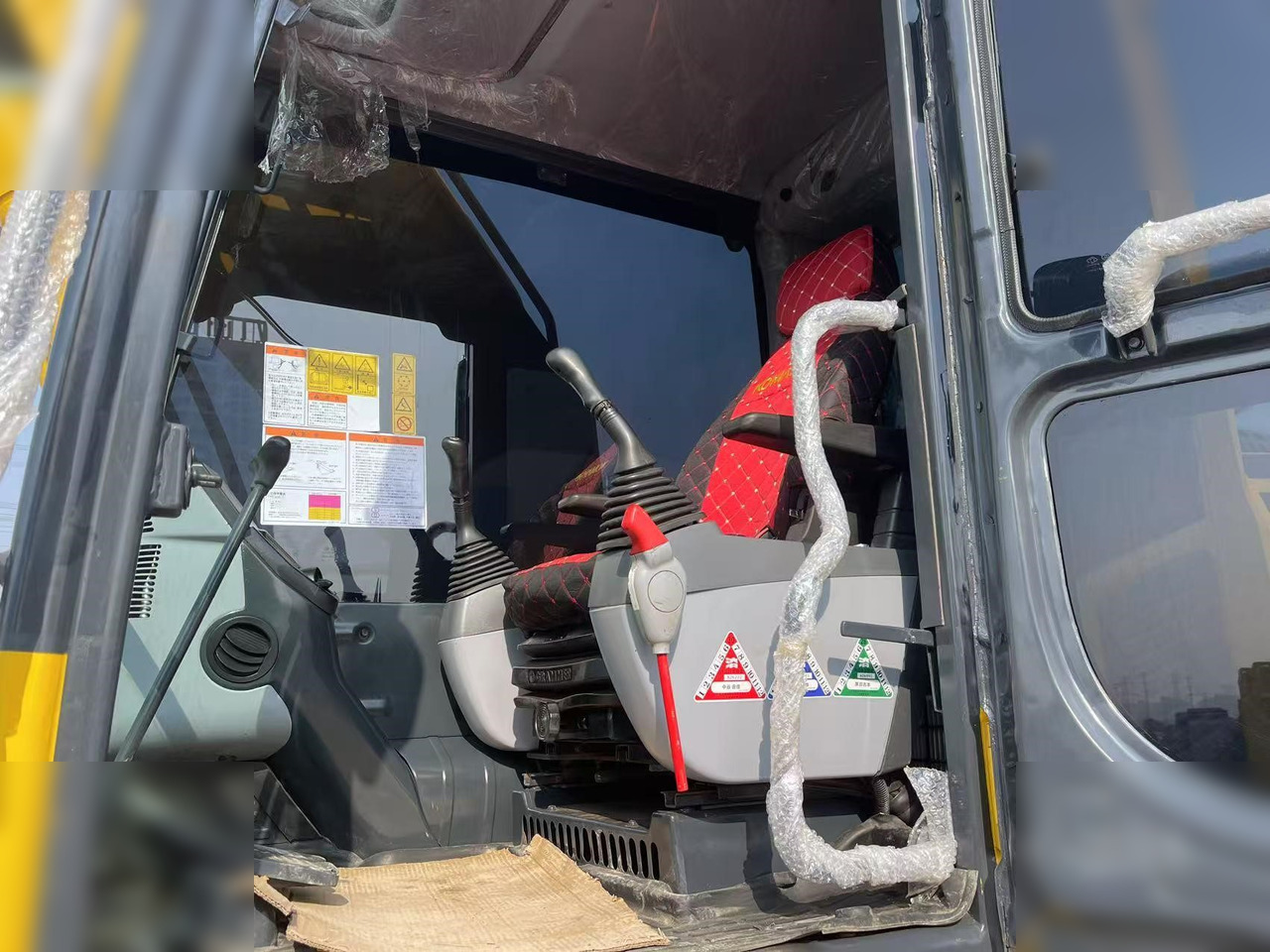 KOMATSU PC220-8 - Ερπυστριοφόρος εκσκαφέας: φωτογραφία 5 KOMATSU PC220-8 - Ερπυστριοφόρος εκσκαφέας: φωτογραφία 5