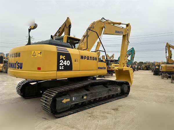 KOMATSU PC240 LC-8 - Ερπυστριοφόρος εκσκαφέας: φωτογραφία 2 KOMATSU PC240 LC-8 - Ερπυστριοφόρος εκσκαφέας: φωτογραφία 2