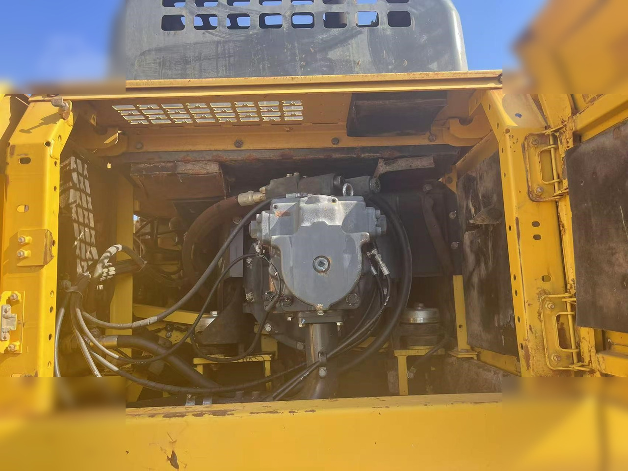 Ερπυστριοφόρος εκσκαφέας KOMATSU PC400-8: φωτογραφία 10 Ερπυστριοφόρος εκσκαφέας KOMATSU PC400-8: φωτογραφία 10