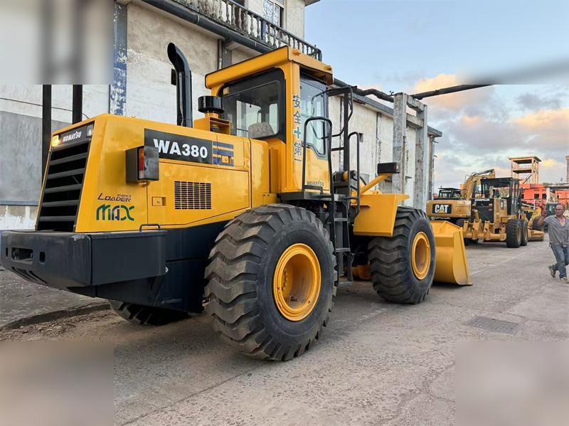 KOMATSU WA380-3 - Ελαστιχοφόρος φορτωτής: φωτογραφία 3 KOMATSU WA380-3 - Ελαστιχοφόρος φορτωτής: φωτογραφία 3