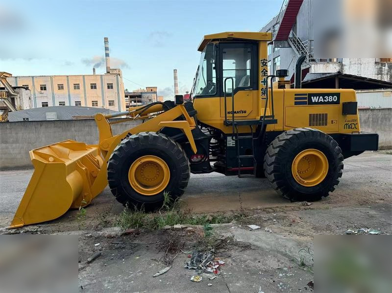 KOMATSU WA380-3 - Ελαστιχοφόρος φορτωτής: φωτογραφία 1 KOMATSU WA380-3 - Ελαστιχοφόρος φορτωτής: φωτογραφία 1