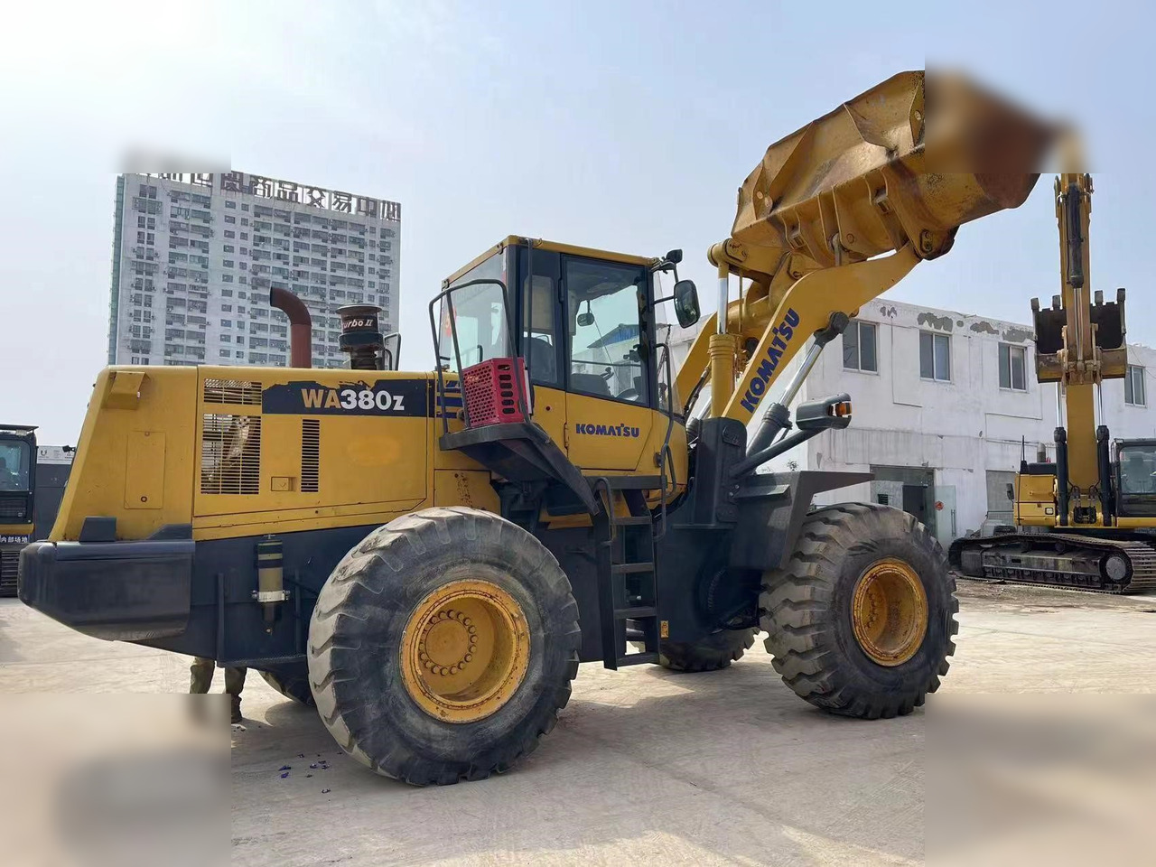 KOMATSU WA380Z-6 - Ελαστιχοφόρος φορτωτής: φωτογραφία 2 KOMATSU WA380Z-6 - Ελαστιχοφόρος φορτωτής: φωτογραφία 2