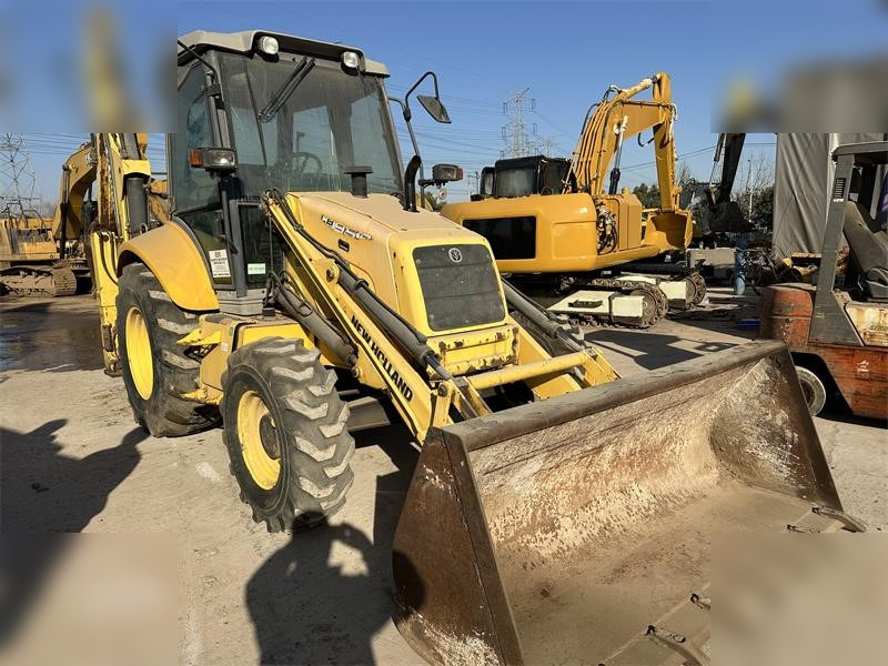 NEW HOLLAND LB95B-4PT - Φορτωτής εκσκαφέας: φωτογραφία 3 NEW HOLLAND LB95B-4PT - Φορτωτής εκσκαφέας: φωτογραφία 3