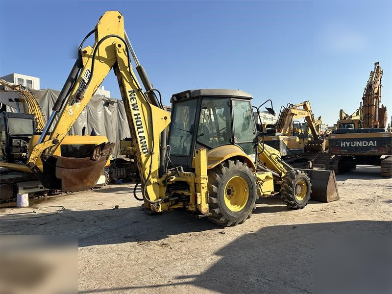 NEW HOLLAND LB95B-4PT - Φορτωτής εκσκαφέας: φωτογραφία 1 NEW HOLLAND LB95B-4PT - Φορτωτής εκσκαφέας: φωτογραφία 1