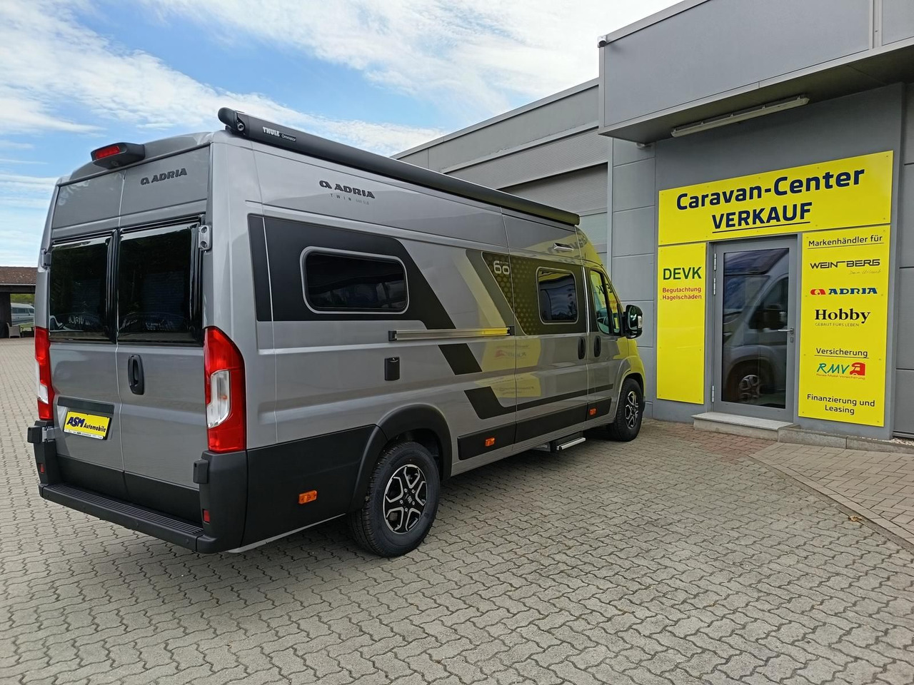 Adria Twin "60Y" 640 SLB 4,25MAXI*JUBILEE*MARKISE*LED - Αυτοκινούμενο βαν: φωτογραφία 4 Adria Twin "60Y" 640 SLB 4,25MAXI*JUBILEE*MARKISE*LED - Αυτοκινούμενο βαν: φωτογραφία 4