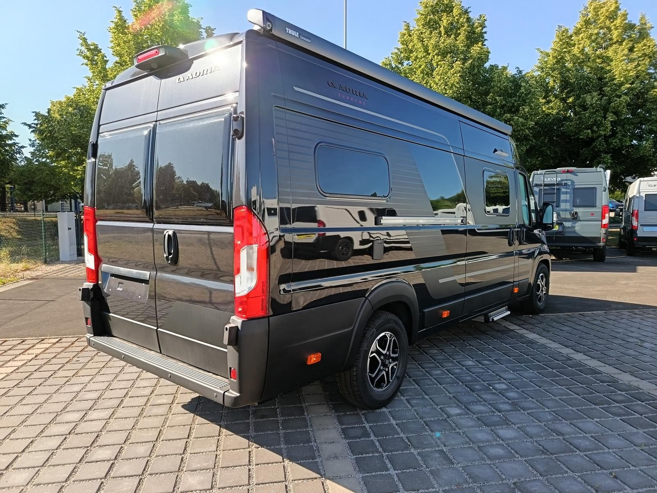 Adria Twin Edition 640 SGX Maxi 132kW*138L KÜHLSCHRANK - Αυτοκινούμενο βαν: φωτογραφία 5 Adria Twin Edition 640 SGX Maxi 132kW*138L KÜHLSCHRANK - Αυτοκινούμενο βαν: φωτογραφία 5