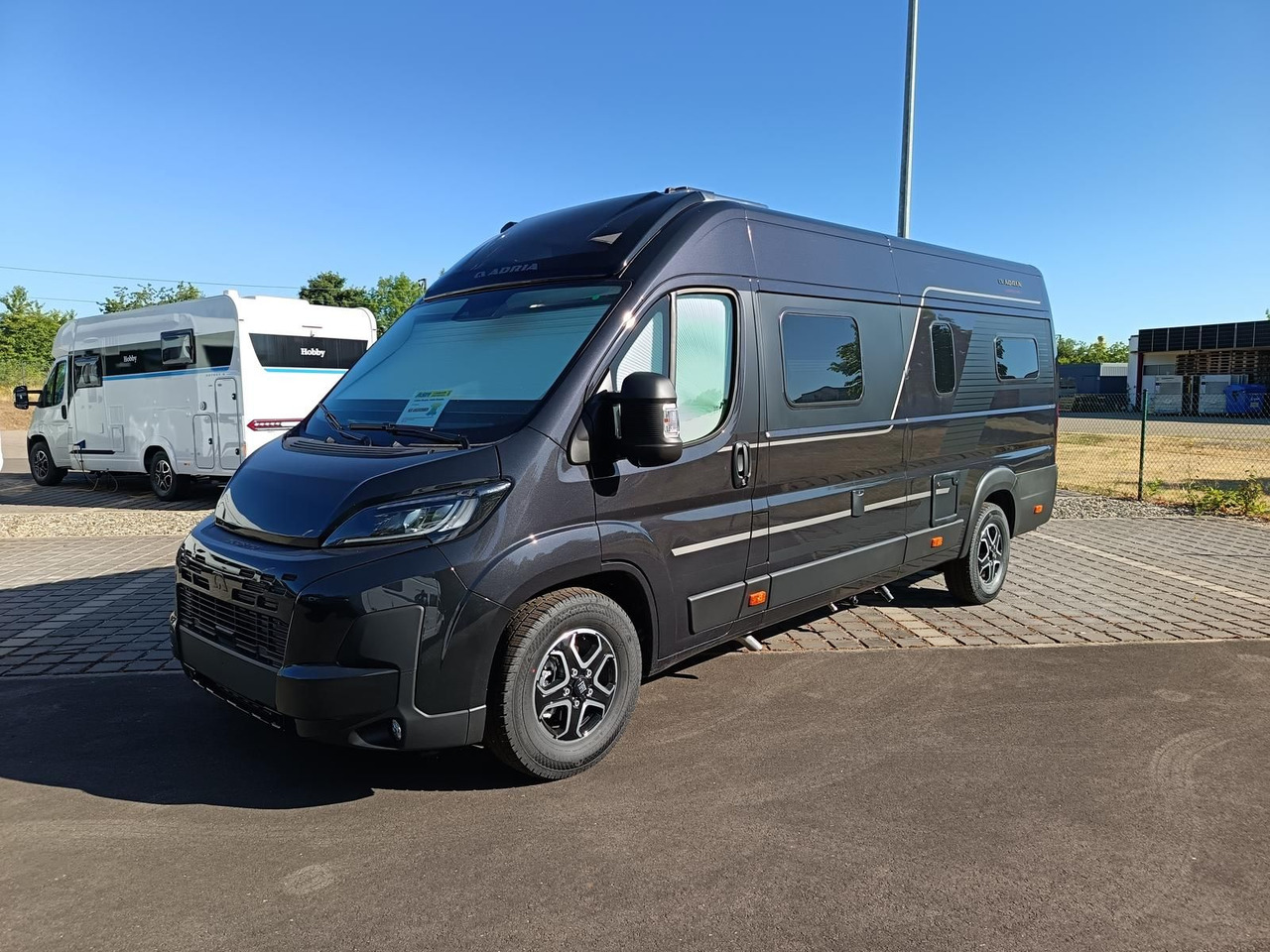 Adria Twin Edition 640 SGX Maxi 132kW*138L KÜHLSCHRANK - Αυτοκινούμενο βαν: φωτογραφία 2 Adria Twin Edition 640 SGX Maxi 132kW*138L KÜHLSCHRANK - Αυτοκινούμενο βαν: φωτογραφία 2