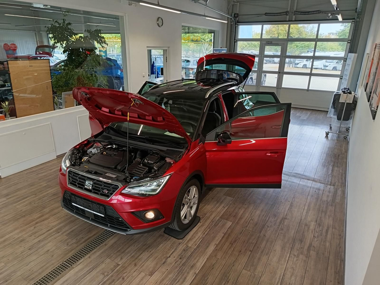 Seat Arona 1,5TSI FR*AHK*NAVI*ACC*LED*BEATS*R-KAM*DAB - SUV: φωτογραφία 2 Seat Arona 1,5TSI FR*AHK*NAVI*ACC*LED*BEATS*R-KAM*DAB - SUV: φωτογραφία 2