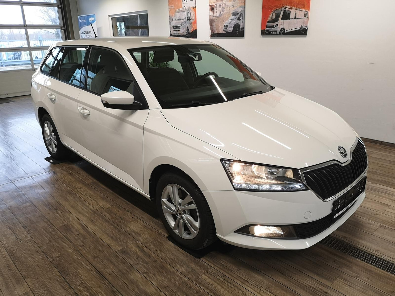 Skoda Fabia Combi Ambition 1.0TSI 81kW+R-KAM+PDC+KLIMA - Station wagon: φωτογραφία 2 Skoda Fabia Combi Ambition 1.0TSI 81kW+R-KAM+PDC+KLIMA - Station wagon: φωτογραφία 2