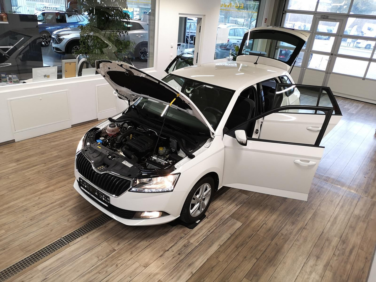 Skoda Fabia Combi Ambition 1.0TSI 81kW+R-KAM+PDC+KLIMA - Station wagon: φωτογραφία 5 Skoda Fabia Combi Ambition 1.0TSI 81kW+R-KAM+PDC+KLIMA - Station wagon: φωτογραφία 5