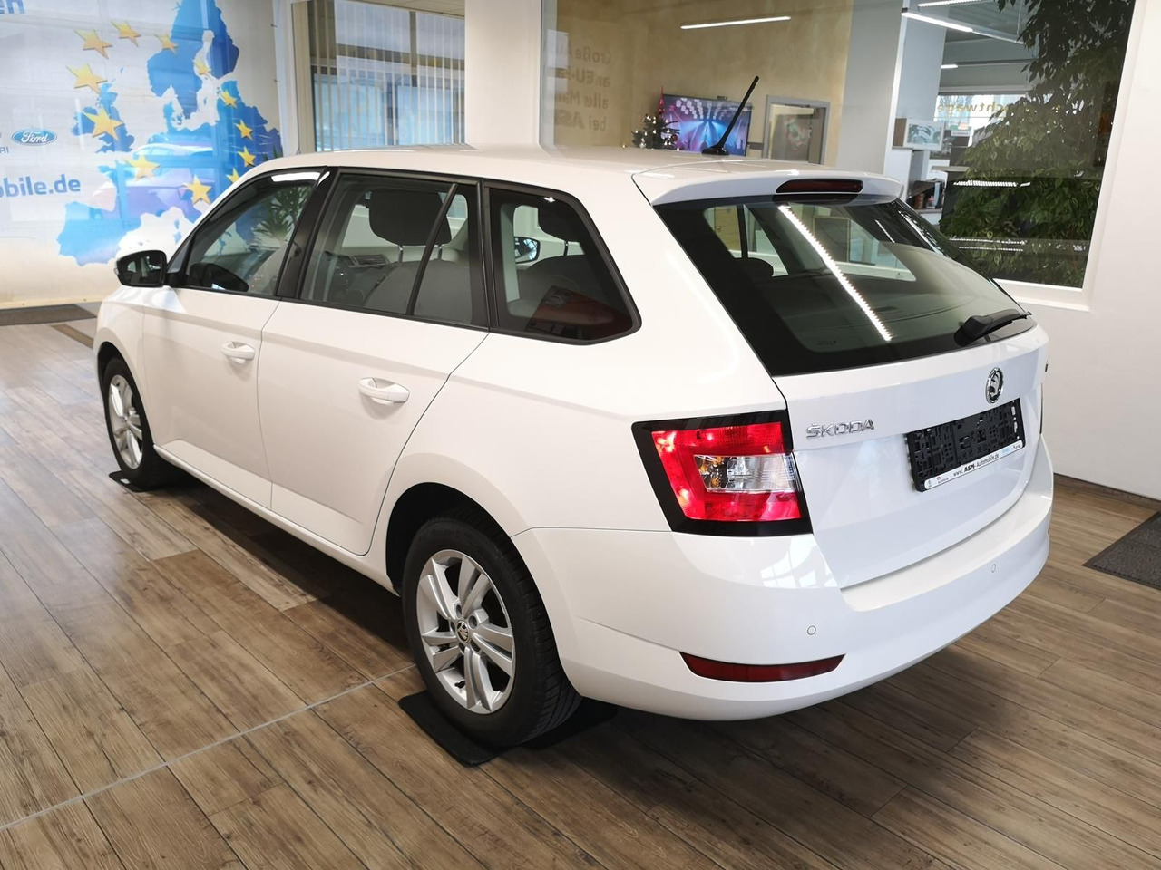 Skoda Fabia Combi Ambition 1.0TSI 81kW+R-KAM+PDC+KLIMA - Station wagon: φωτογραφία 3 Skoda Fabia Combi Ambition 1.0TSI 81kW+R-KAM+PDC+KLIMA - Station wagon: φωτογραφία 3