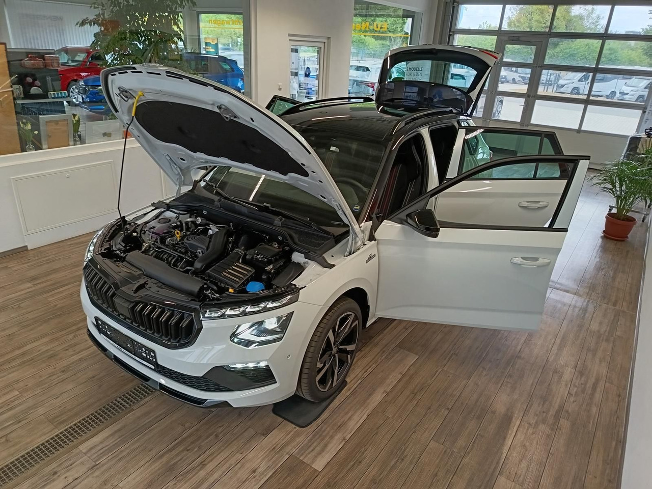 Skoda Kamiq Monte Carlo 1,5 TSI DSG*AHK*PANO*LED*ACC* - SUV: φωτογραφία 2 Skoda Kamiq Monte Carlo 1,5 TSI DSG*AHK*PANO*LED*ACC* - SUV: φωτογραφία 2