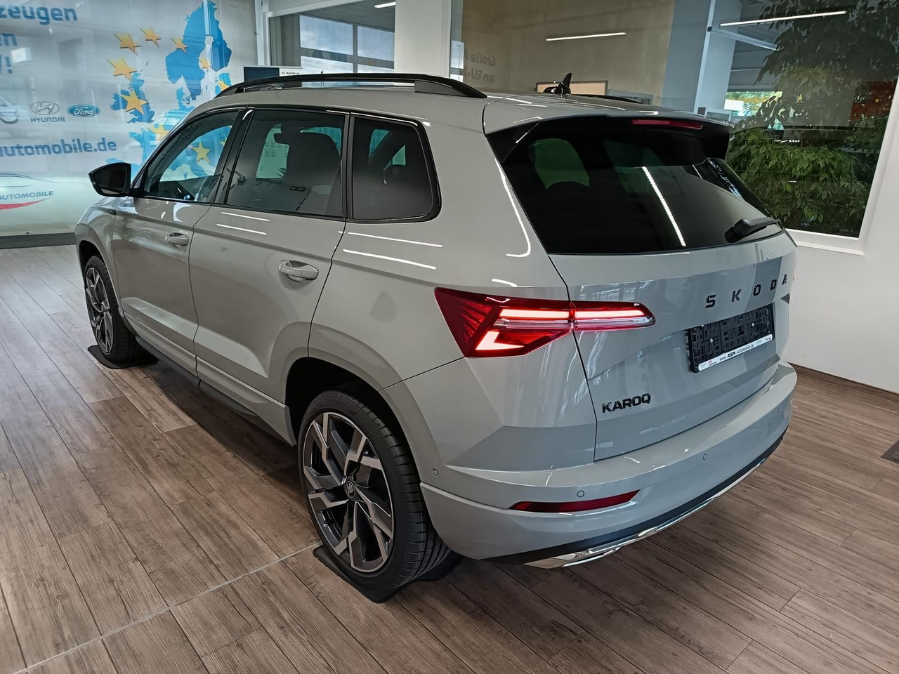 Skoda Karoq Sportline 1,5 TSI DSG*AHK*PSD*STD.HZG*NAVI - SUV: φωτογραφία 4 Skoda Karoq Sportline 1,5 TSI DSG*AHK*PSD*STD.HZG*NAVI - SUV: φωτογραφία 4